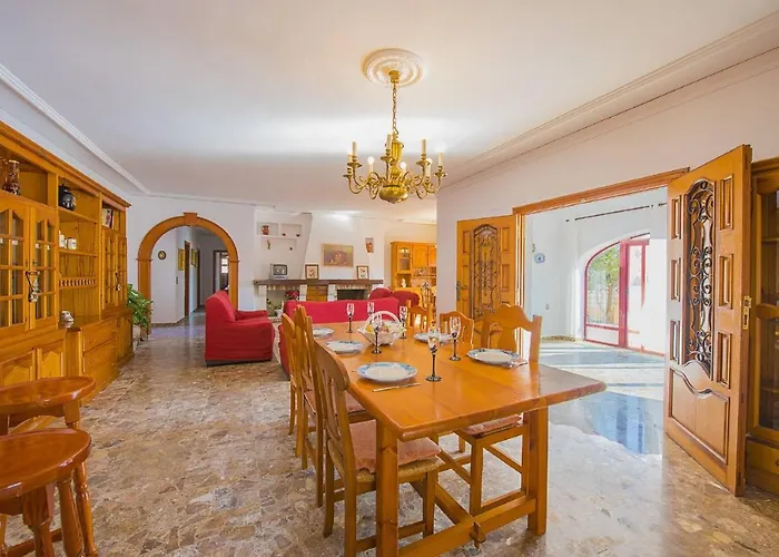 Lina - Plusholidays Calp